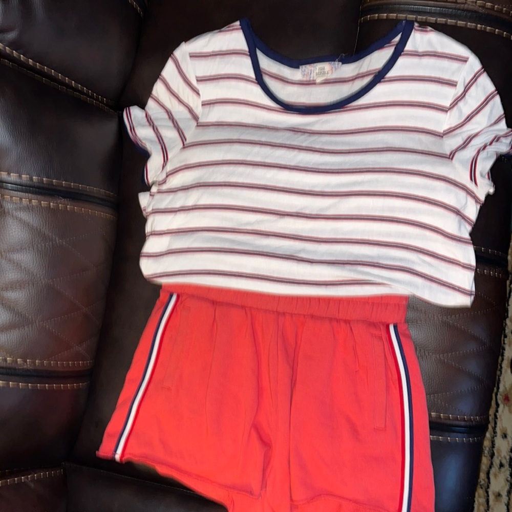 Girl’s shorts outfit, shorts Jr small, top Jr large, girl’s 14/16, red, white